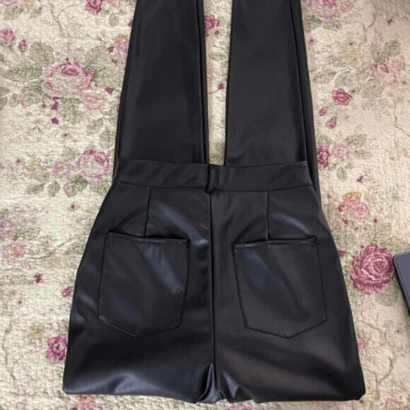 NWT- MISSGUIDED - Black High Waisted Faux Leather Slim pants with pockets - Picture 6 of 7